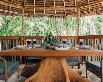 Aore Paradise - Near Santo, Vanuatu - Aore Island - Dining room