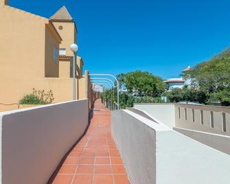 Apartment 'Apartamento Palo Verde Golf' with Shared Pool, Private Terrace and Wi-Fi - Islantilla - Balcony