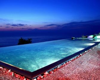 Serenity Boutique Suites - Vasiliki - Pool