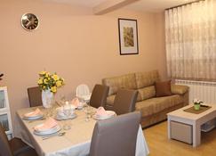 Apartamento Turistico La Cañada - Guadalajara - Comedor