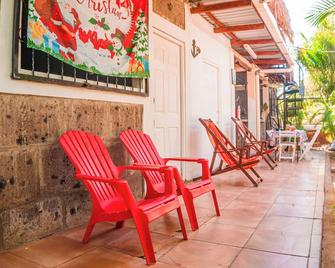 Beach house with pool 5 minutes walk from the beach and mountain view - Las Peñitas - Patio