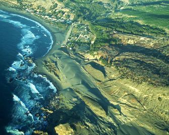 Ocean Front House In Windsurfer's Heaven - Matanzas - Edificio