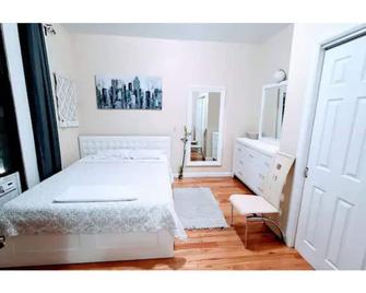 !! Large 3 Bedroom Apartment In Nyc!! - New York - Bedroom