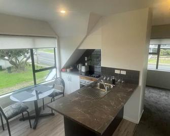 Ohope Dreamer 1 - Ohope - Kitchen