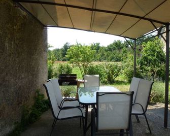 Pretty gite near Châteauroux - Giroux - Patio