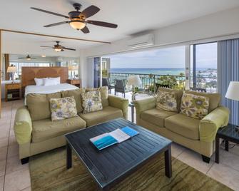 Waikiki Shore By Outrigger - Honolulu - Living room