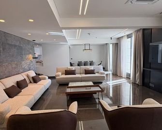 Coral Beach Hotel and Resort Beirut - Beirut - Lounge