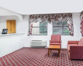 Deluxe Inn Denton - Denton - Olohuone