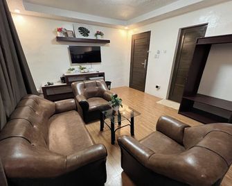 Funtasea Hotel And Beach Resort - Iba - Pokój dzienny