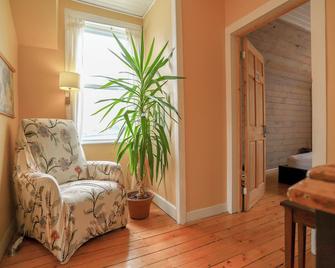 23 مابل - هاليبرتون - غرفة معيشة