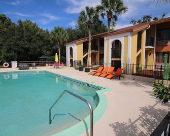 Central Motel - Inverness - Inverness - Piscina