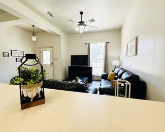 Chateau 13 - Hammond - Living room