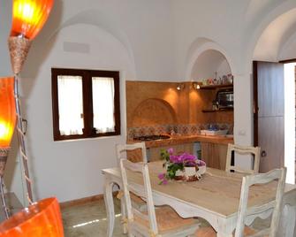 Dammuso Sant'Anna - Pantelaria - Comedor