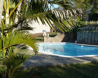 Thesolution Bnb - איסט לונדון - בריכה