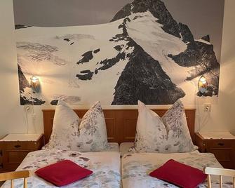 House Ponholzer - double room - Heiligenblut - Camera da letto