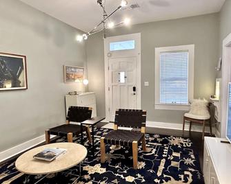 Adobe in Prime location in heart of Marfa, Steamshower, Fantastic Porch - Marfa - Living room