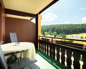 Waldhotel Auerhahn Bed & Breakfast - Eisenbach - Balcón