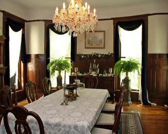 The Beall Mansion - Alton - Essbereich