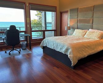 The Retreat on Lake Michigan Spectacular 6 bd/4bth 4000 sqft - Kenosha - Slaapkamer
