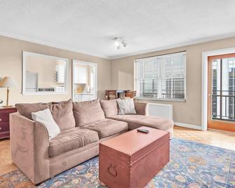 Classic Southern Stay Charming 1br In Downtown - Atlanta - Living room