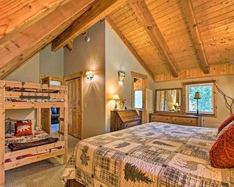 Cle Elum Mountain Cabin w/ Hot Tub & Hiking! - Cle Elum - Bedroom
