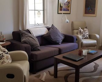 Amy's House Bed & Breakfast - Auburn - Soggiorno