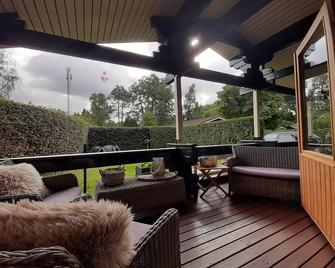 Bungalow met omheinde tuin op de Veluwe, cleaning included - Hulshorst - Balcony