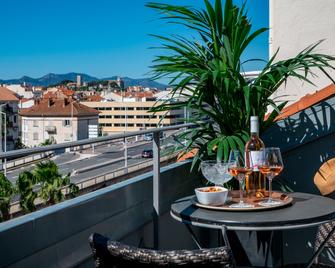 Golden Tulip Cannes Hotel de Paris - Cannes - Balcony