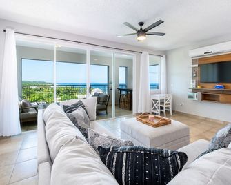 Beautiful Oceanfront 2 bedroom, 2 bath condo Aguada, PR - Aguada - Sala de estar