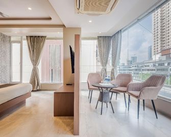 Hotel Aura - Near Malad Link Road - Powai - Building