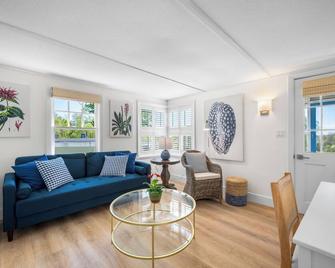 Marina Bay Cottages - Waterford - Obývací pokoj