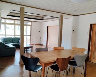A nostalgic space Relax and unwind in a fully equ / Mihara Hiroshima - Onomichi - Sala de jantar