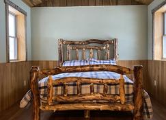 Private Cabin on 14 Acres - דונגאל - חדר שינה