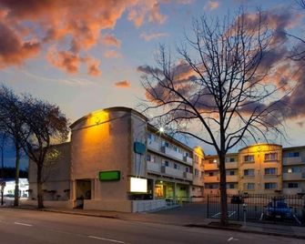 University Inn & Suites Berkeley - Albany - Gebäude