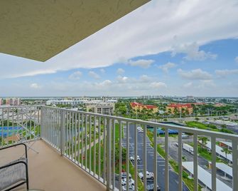 Fort Myers Beach Studio w/ Balcony & Views! - Fort Myers Beach