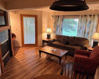 The Lodge at Leathem Smith - Sturgeon Bay - Living room
