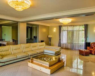 Lakepoint Villa - Ентеббе - Вітальня