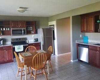 'Hideout' 2-Bedroom Downstairs Apartment In Gated Horse Farm - Citra - Kitchen