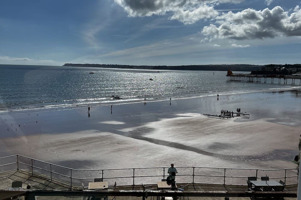 Devon House Guest House - פיינטון - חוף