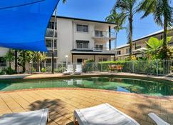 Cairns Reef Apartments & Motel - Cairns - Piscina