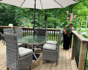 Northern Cottage with Hot Tub, Trent Lakes - Bobcaygeon - Balkon