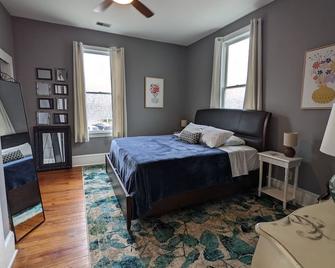 Lively area, shows/classes/charm! - Atlanta - Bedroom