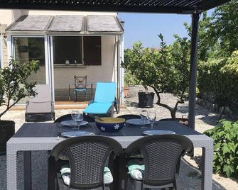Holiday house in Saint-Didier, Vaucluse, private pool - Saint-Didier - Patio