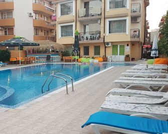 Salena Beach Hotel - Primorsko - Piscina