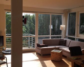 Ferienwohnung 'Kutscherhaus' - Eckernförde - Huiskamer
