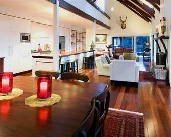 River Retreat - Paihia - Essbereich