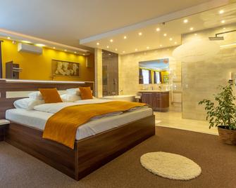 Hotel Mayer Alsóörs - Alsóörs - Habitación