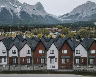 Basecamp Resorts Canmore - Canmore - Building