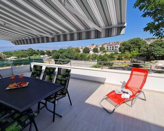 Luxury apartment ANI II with jacuzzi - Sutivan - Balkon