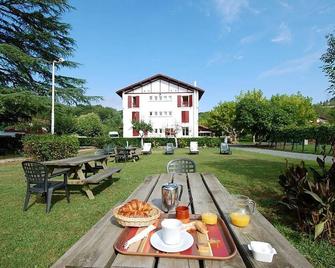 Hotel Pyrenées Atlantique - Saint-Pée-sur-Nivelle